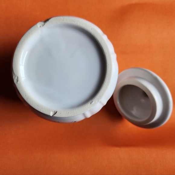 Ceramic white with blue roses - lidded sugar container - Picture 6 of 8